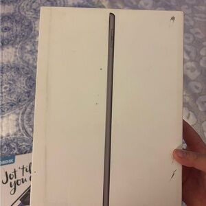 iPad/black (7th gen), Apple Pencil (first gen), case, charger, screen protector